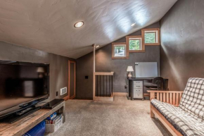 3 Bed 3 Bath Vacation home in Schweitzer Mountain